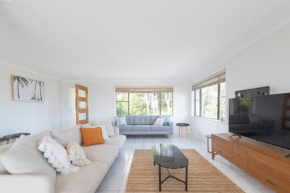 Dreamtime Beach Retreat Top Floor 2 BR Unit